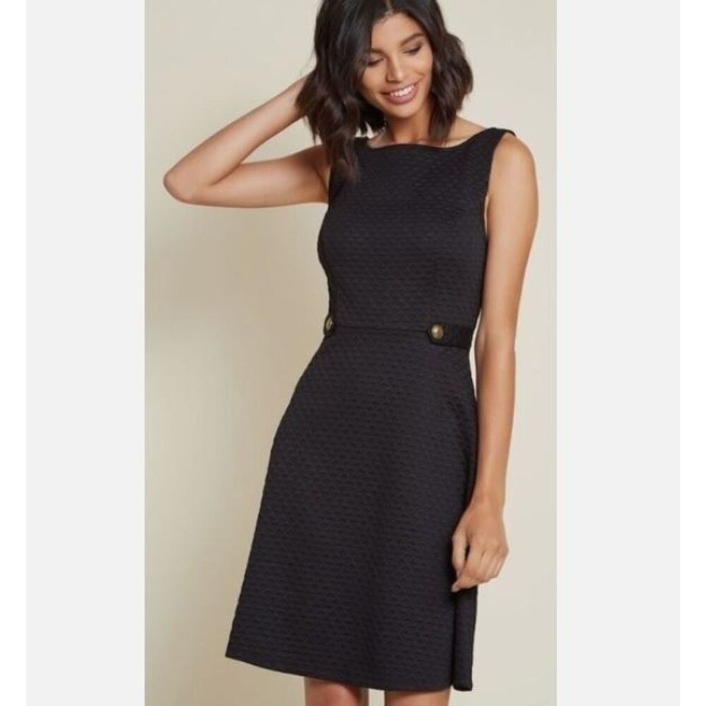 ModCloth Black Textured Sleeveless Midi Dress